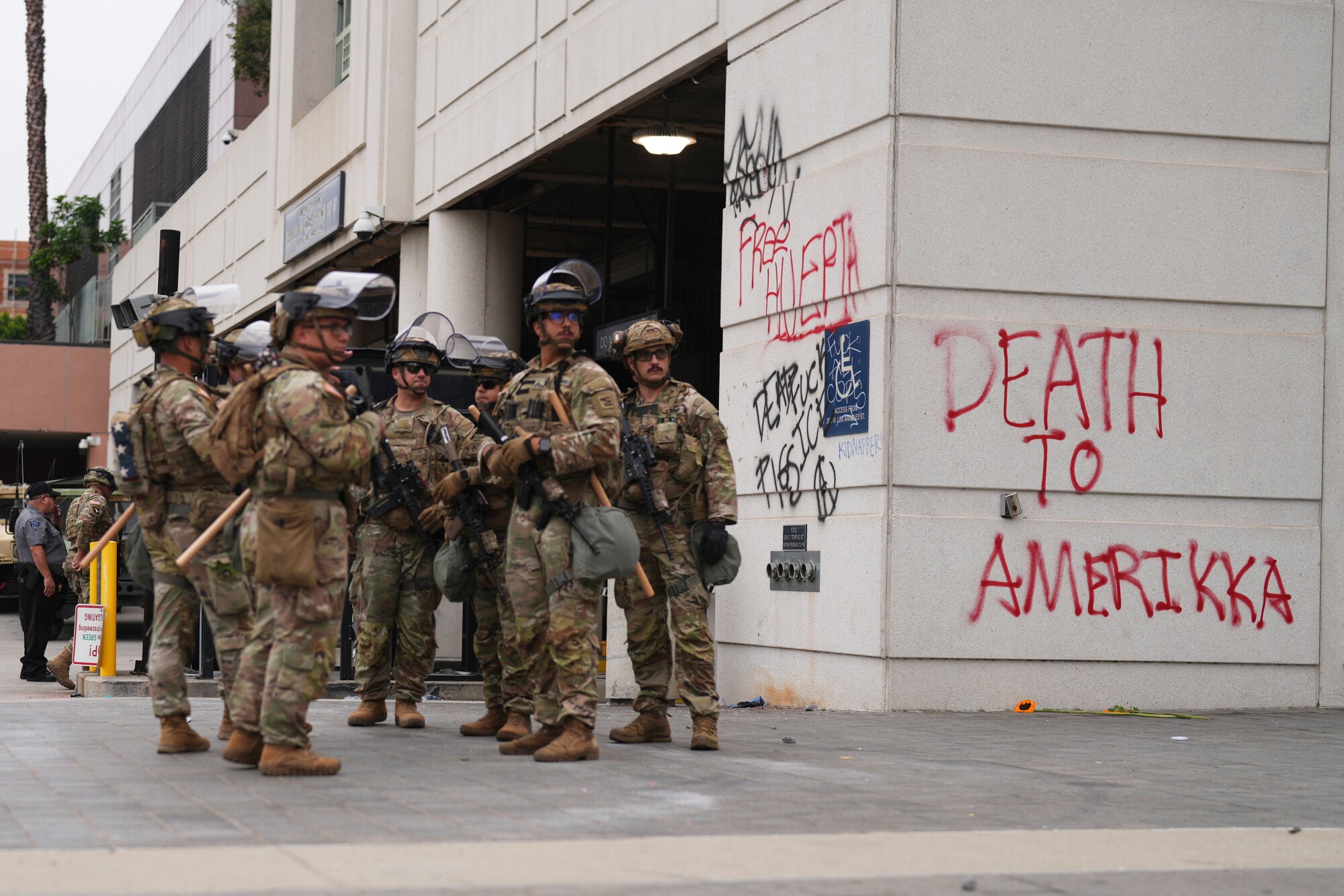 National Guard troops arrive in Los Angeles
