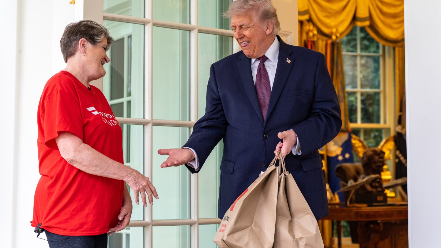 Trump Orders DoorDash to the Oval Office to Promote โNo Tax on Tipsโ