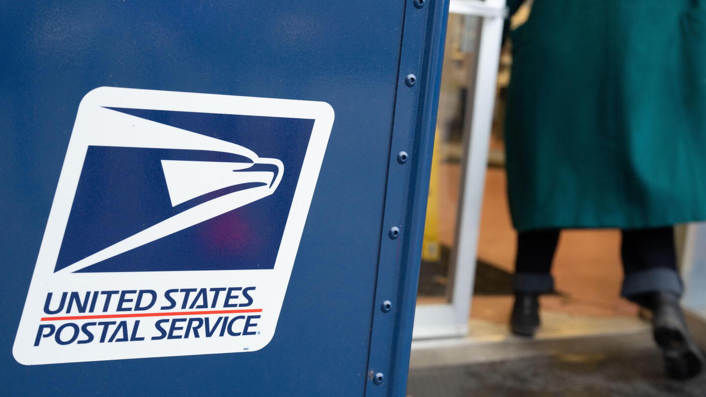 Photo: notus.org A United States Postal Service mail collection box