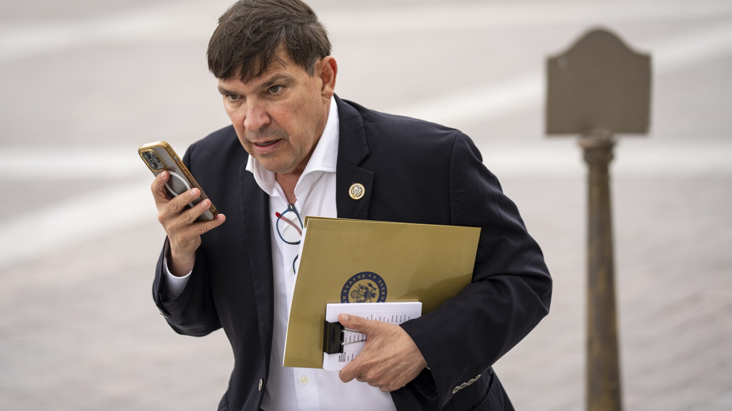 The Latino Voters in These Districts Could Decide the House Majority