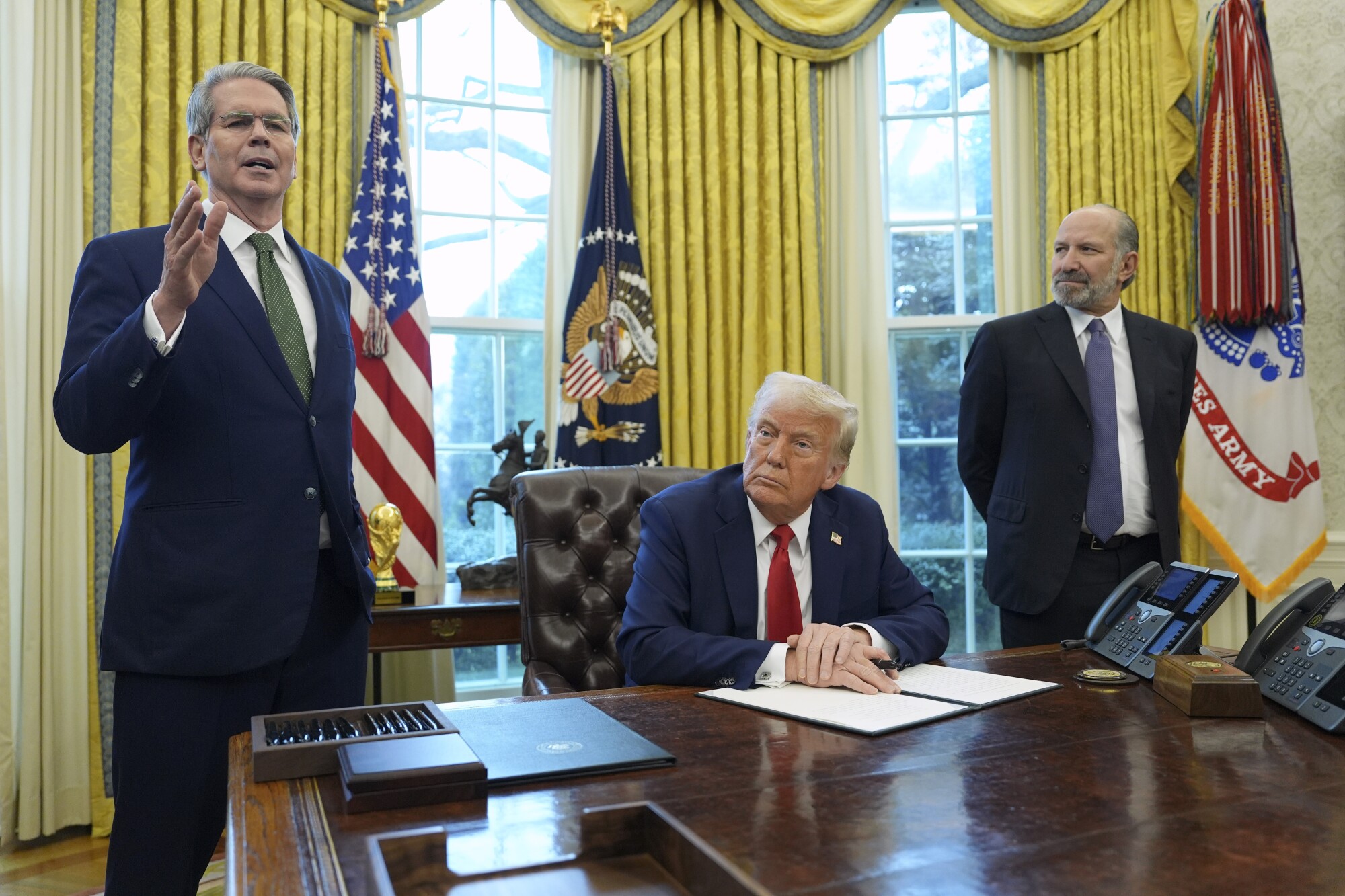 Scott Bessent, Donald Trump, Howard Lutnick